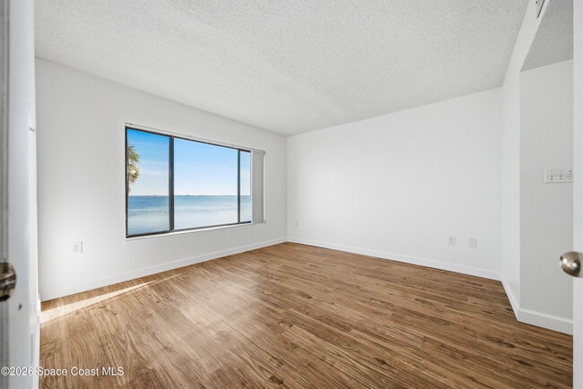 Building Photo - 6850 US-1