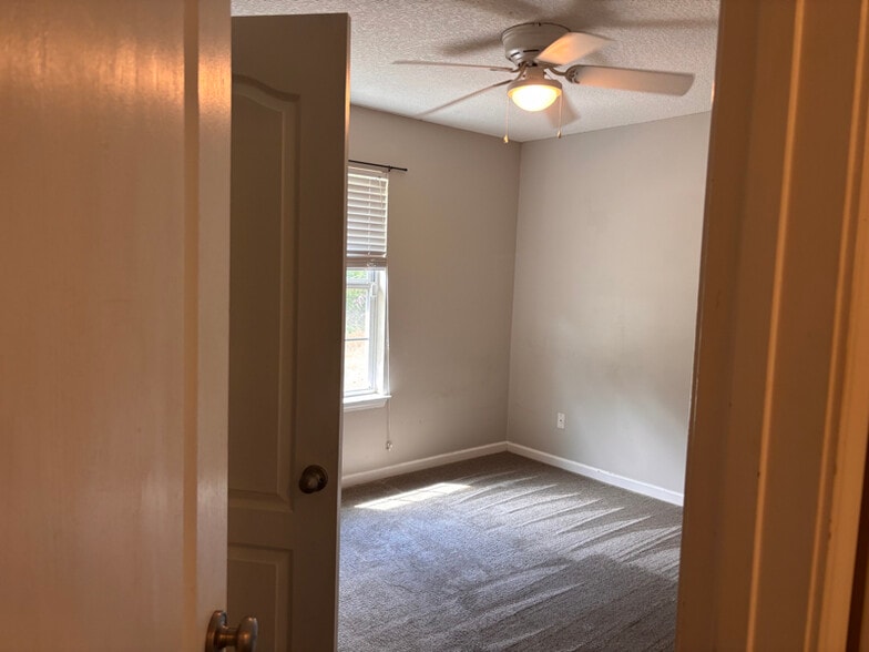 Building Photo - 134 Camellia Dr