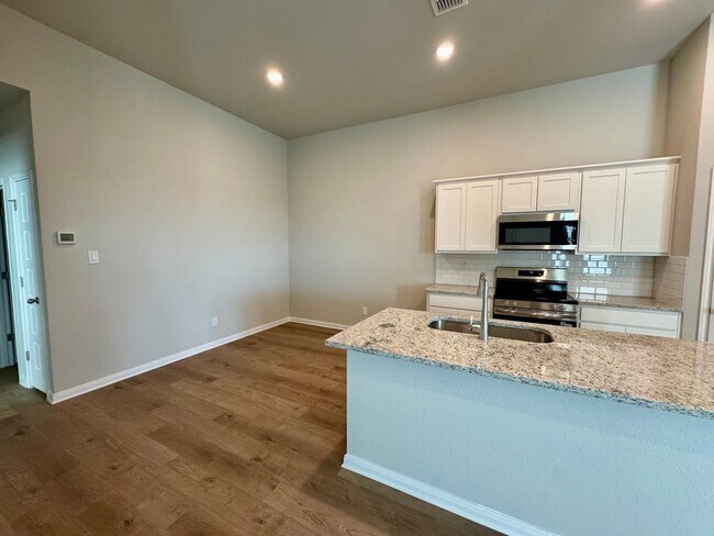 Building Photo - Stunning 3x2 Luxury Duplex in Buda, TX!