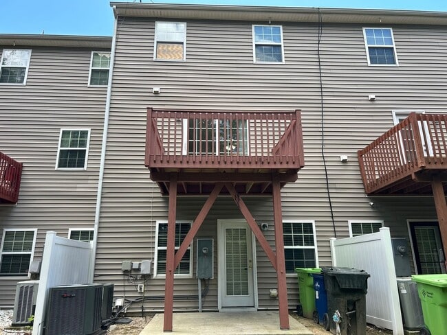 Building Photo - 4 Bedroom | 3.5 Bedroom Raleigh Townhome