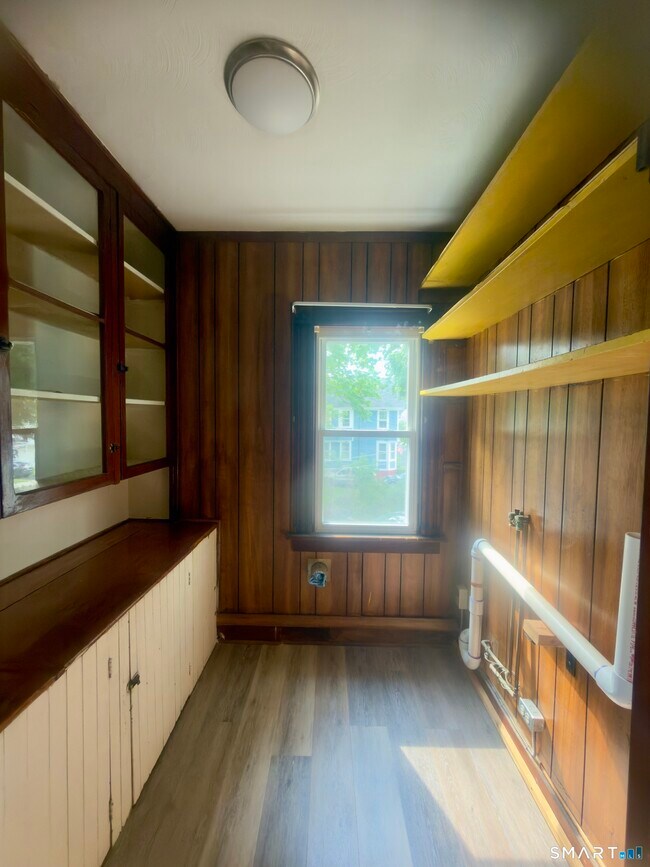 Building Photo - 261 Wakelee Ave