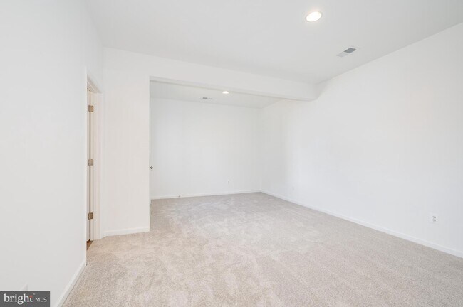 Building Photo - 301 Hillsdale Pl