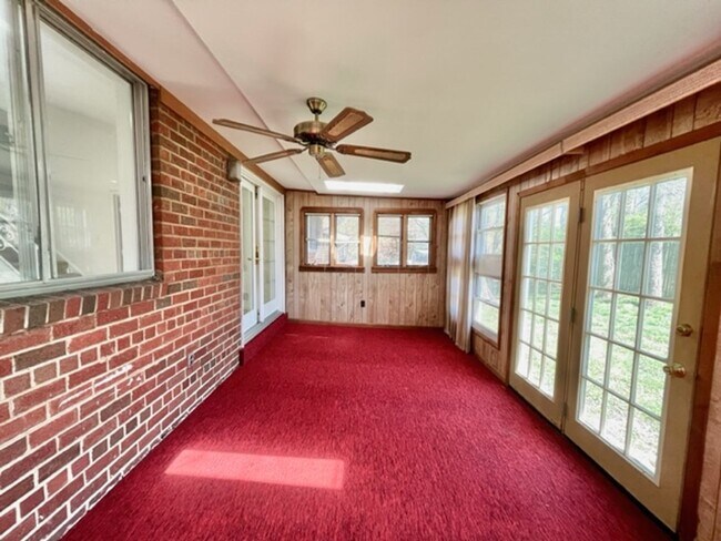 Building Photo - 912 Hoyt St
