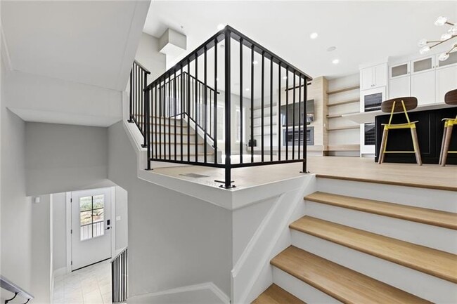 Building Photo - 5133 Fifth Ave