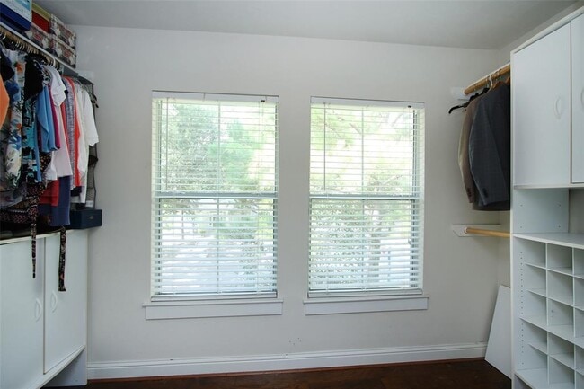Building Photo - 16242 Pine Thorn Dr