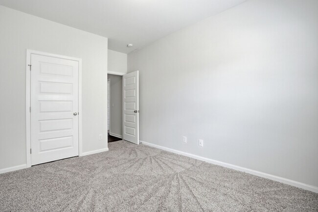 Building Photo - Vale Loop