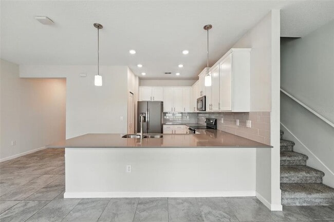 Building Photo - 9944 Red Eagle Dr