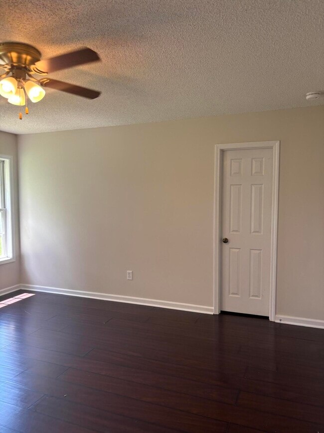 Building Photo - 20 Walden Cir
