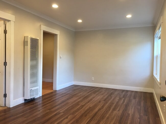 Building Photo - 240 River Street