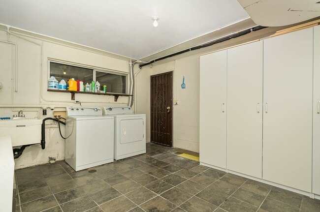 Building Photo - 3Bd/2.75Ba Seattle House