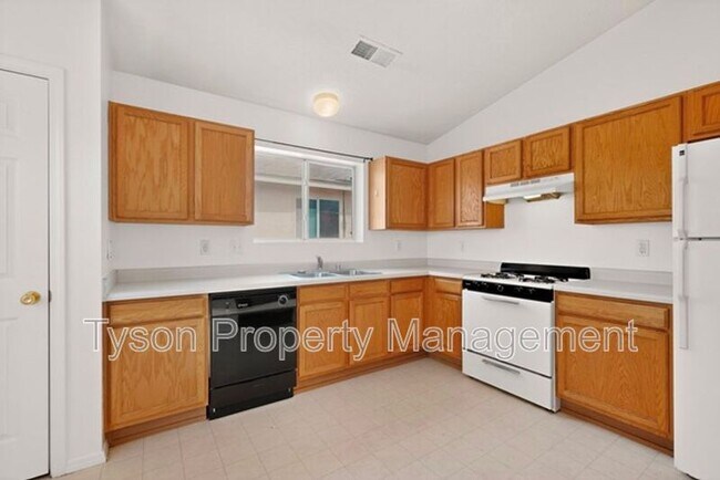 Building Photo - 908 Bursum Ln SE