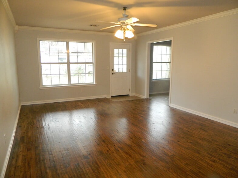 Hardwood Floors in Living Room and Hallway - 1113 W South St