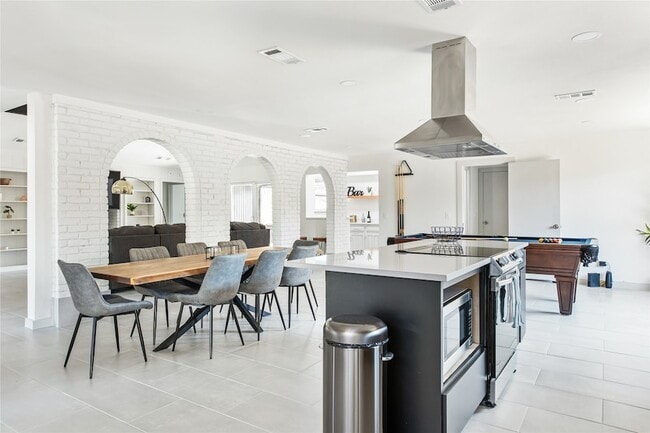 Building Photo - 2212 Parkhaven Dr