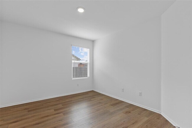 Building Photo - 173 River Rise Rd