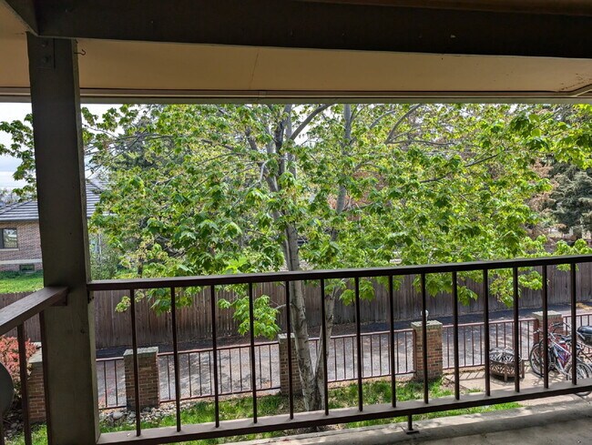 Building Photo - "Charming 2-Bed Condo in Lakewood with Spa...
