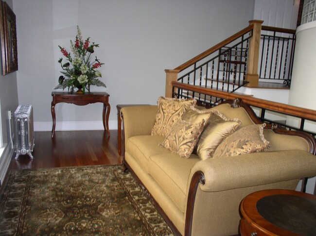 Balcony - 417 Evans St