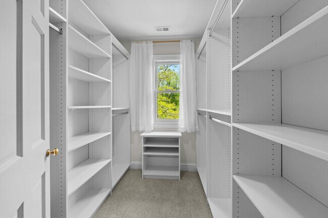 Building Photo - 5704 Woodside Ave