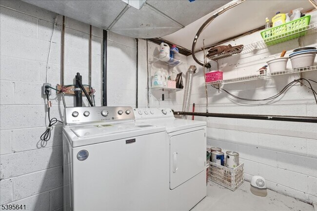 Building Photo - 2606 Trafalgar Square