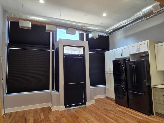 Building Photo - 831 S Western Ave