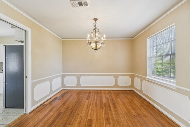 Building Photo - 10015 Warwana Rd