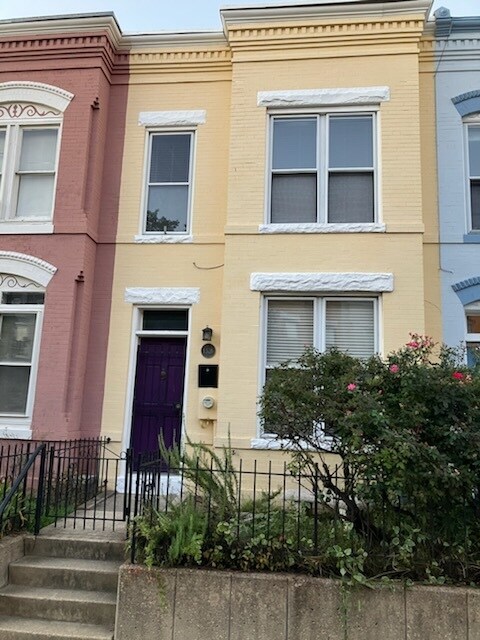front of house - 1326 Emerald St NE