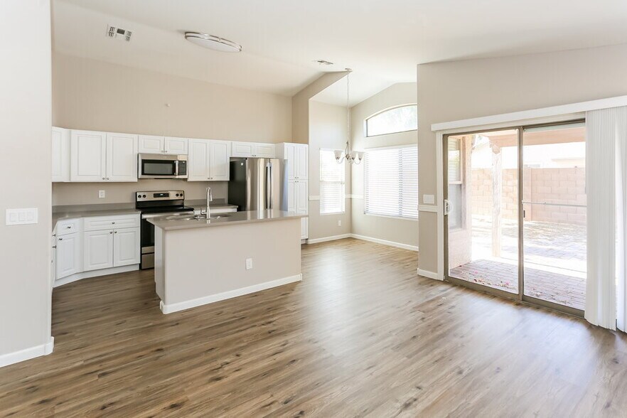 Building Photo - 6418 W Magnolia St