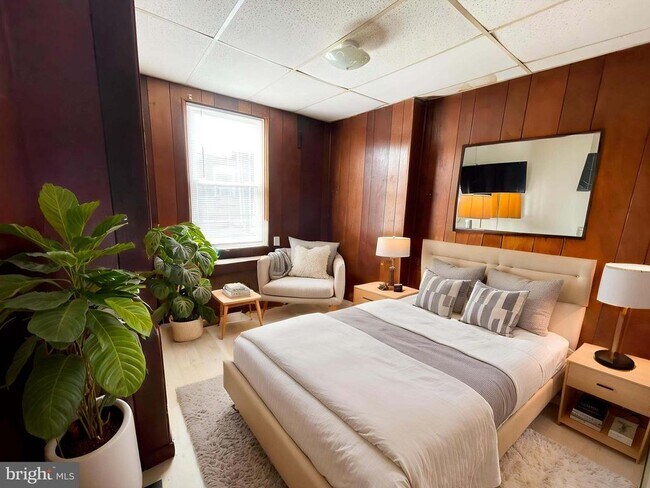 Building Photo - 3244 E St