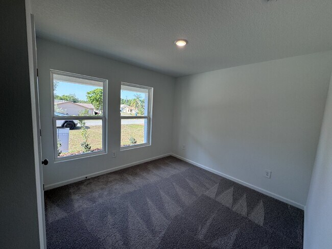 Building Photo - "Charming 4-Bedroom Home in Spring Hill, F...