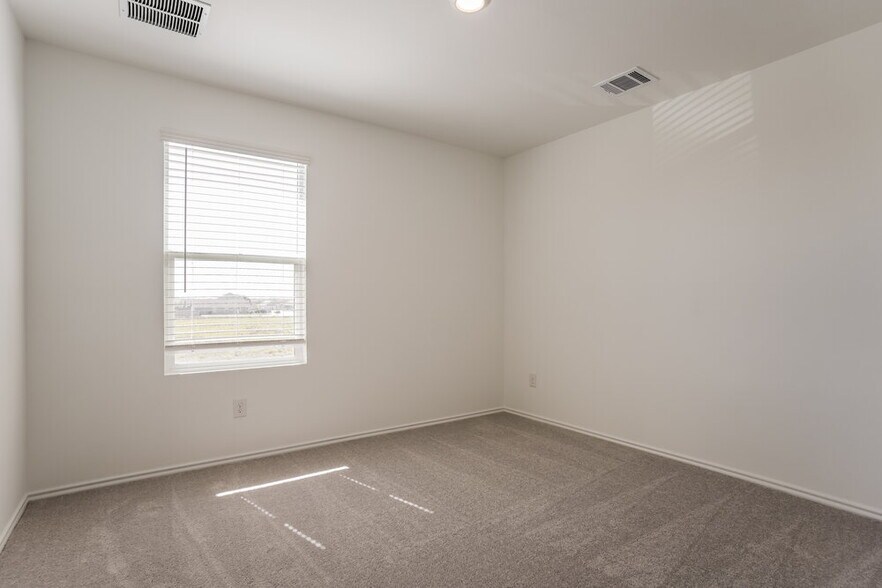 Building Photo - 400 Park Ave