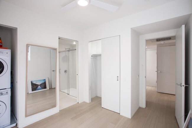 Building Photo - 2 Bed/2 Bath  Modern Condo in the Heart of Adams Morgan