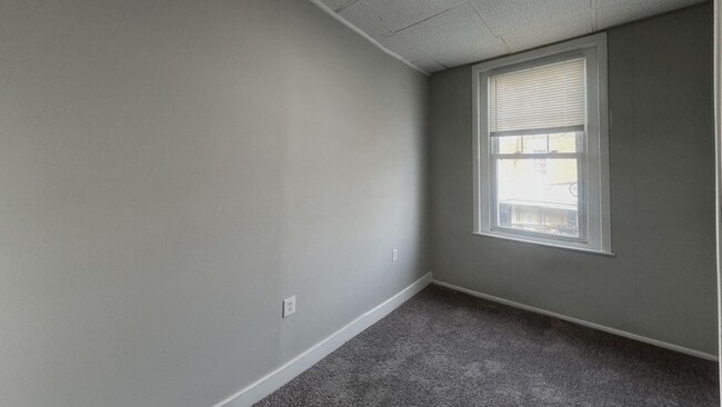 Building Photo - Newly Renovated 3 Bed, 1.5 Bath Townhouse ...