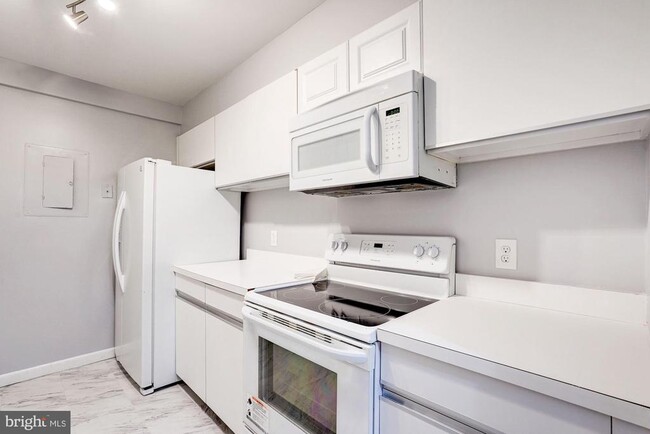 Building Photo - 1140 23rd St NW