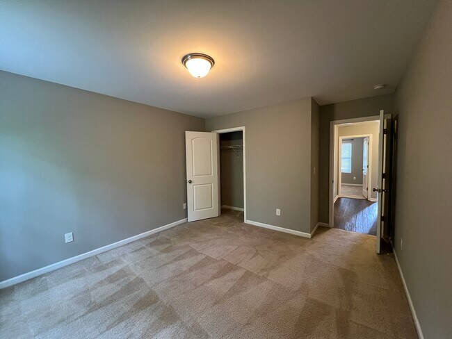Building Photo - 2198 Laurens Dr