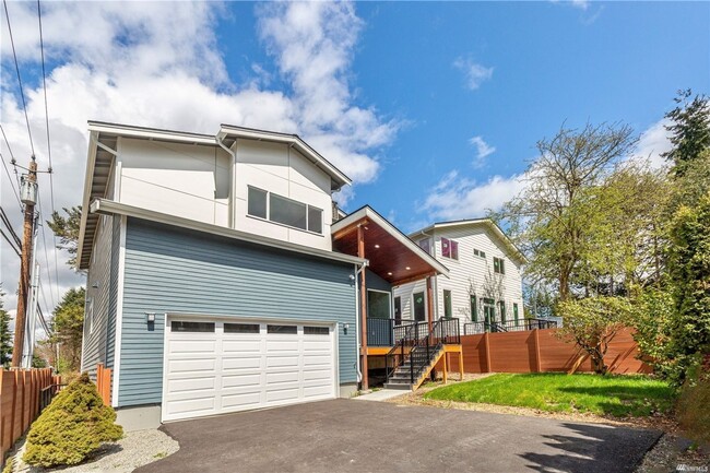 Building Photo - Newly Built 6 Bed 5.5 Bath Home in Kirkland