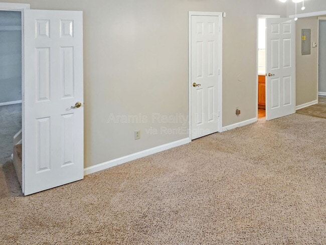 Building Photo - 117 Oriole Dr