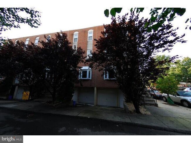 Building Photo - 2822 Ogden St