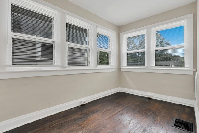Building Photo - 657-659-659 S Burgess Ave