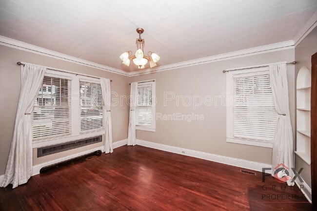 Building Photo - 332 W McLelland Ave