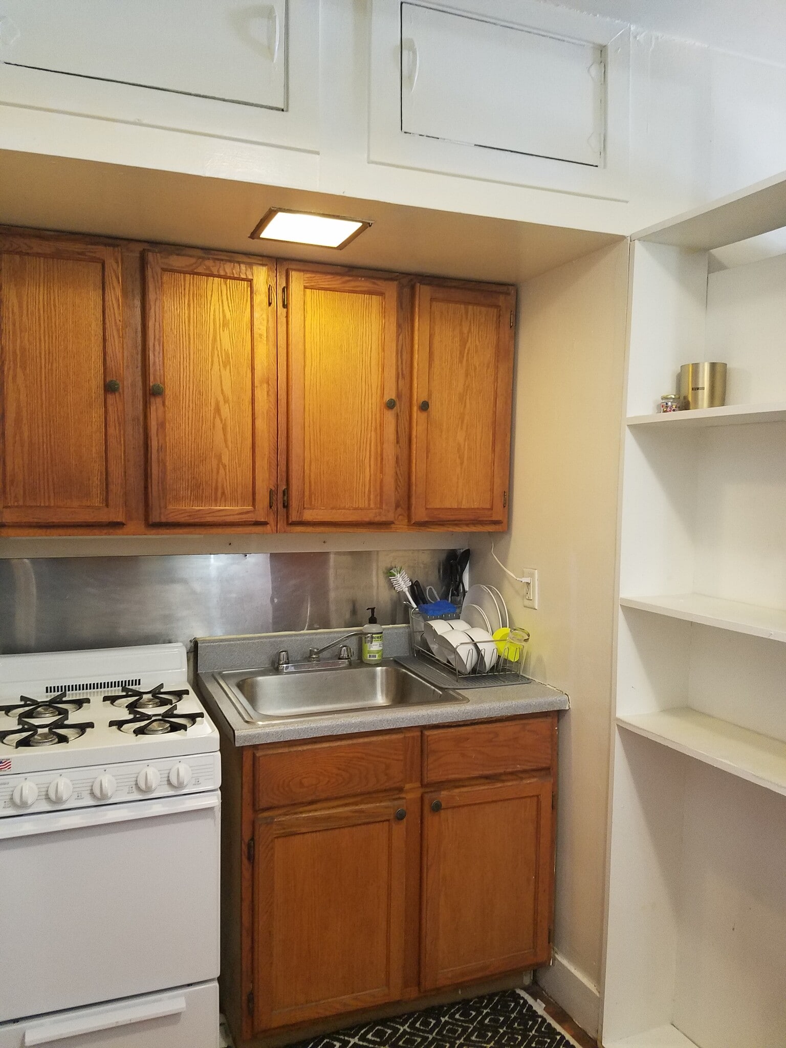 Kitchen - 1228 W Columbia Ave