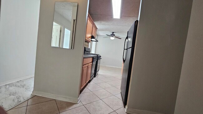 Building Photo - 5011 Valley Ln