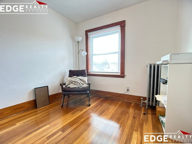 Building Photo - 27 S Crescent Circuit