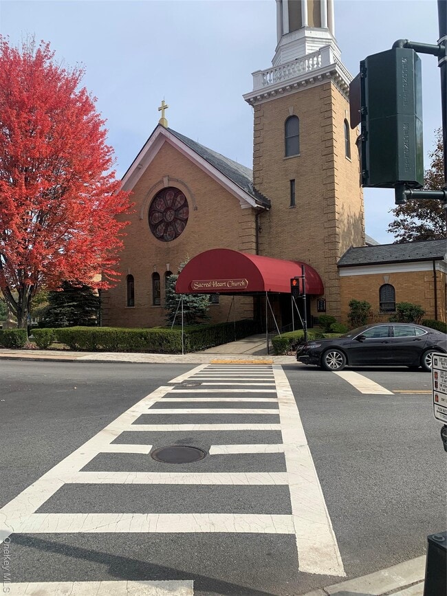 Building Photo - 23 Doxbury Ln