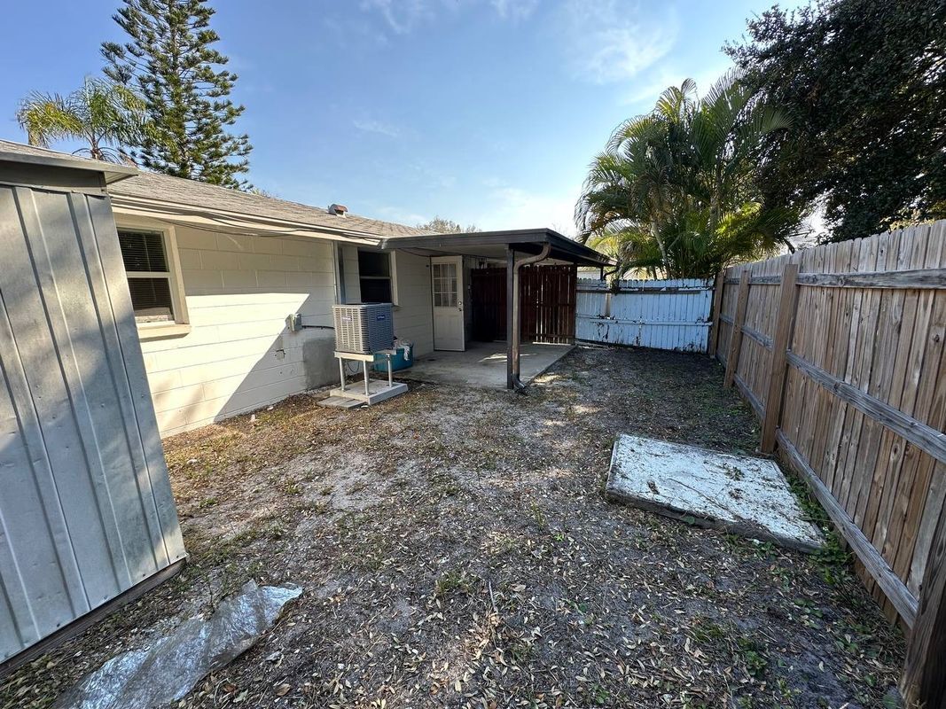 Building Photo - 453 90th Ave N