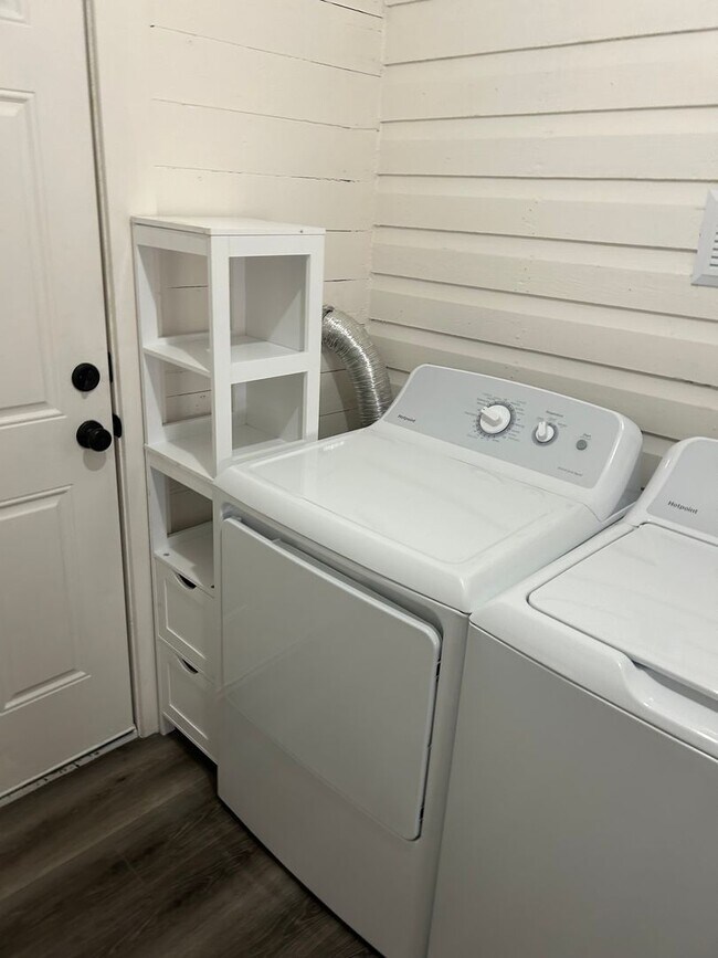 Building Photo - Updated 3 bedroom 2 bathroom duplex in his...
