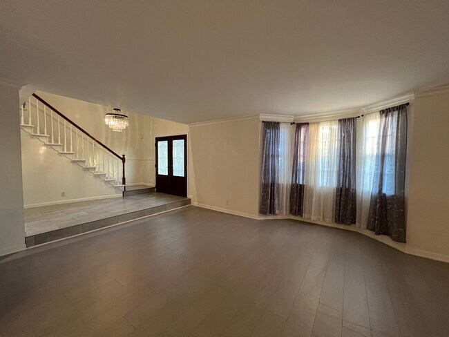 Building Photo - 217 Starlane Dr