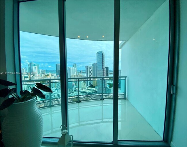 Building Photo - 350 S Miami Ave