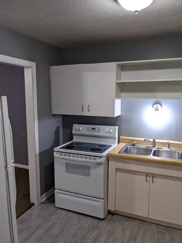 Building Photo - 860 Navaho Ave