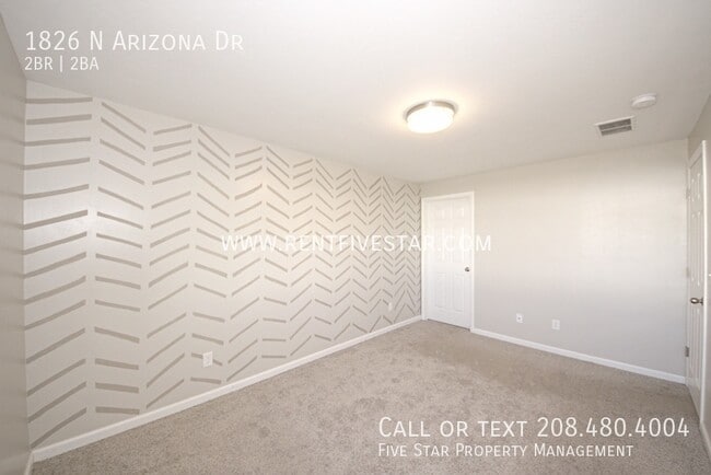 Building Photo - 1826 N Arizona Dr
