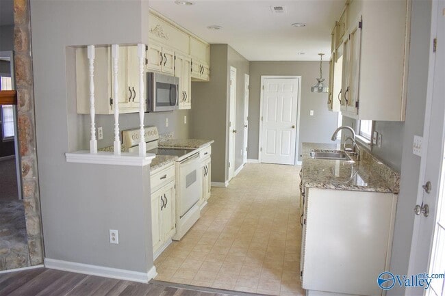 Building Photo - 105 Buttercup Ln