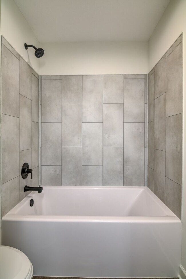 Building Photo - 2550 Dawes Place